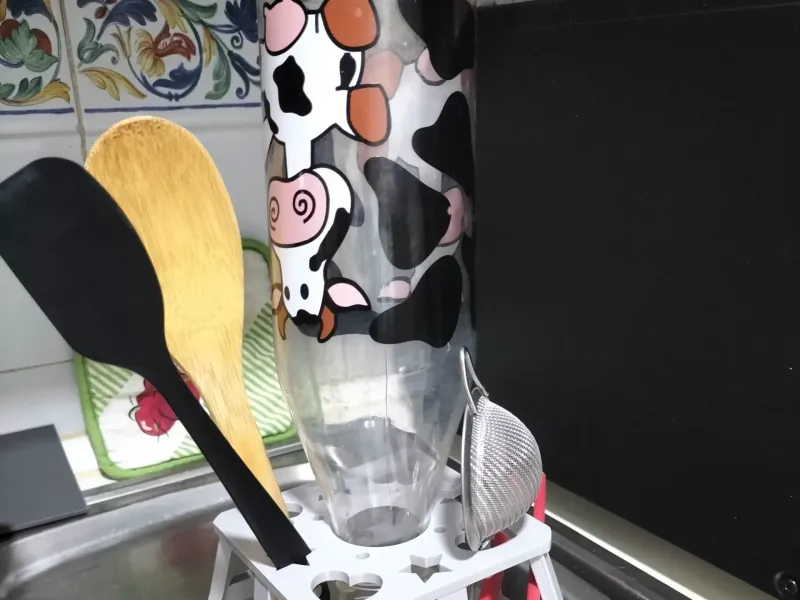 BOTTLE DRAINER.