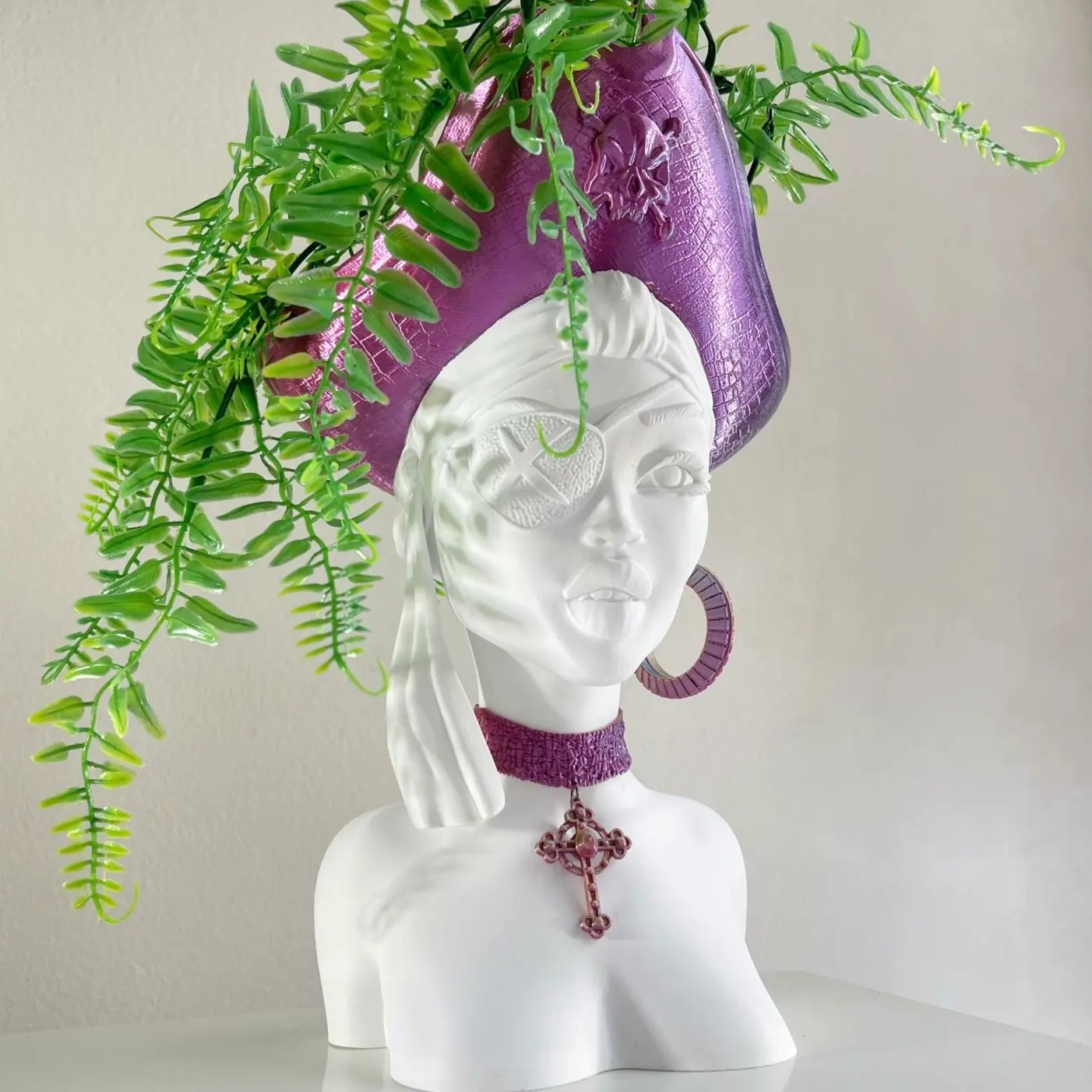 PIRATE QUEEN PLANTER / BUST POT