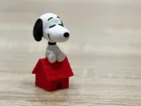 Snoopy on doghouse-1