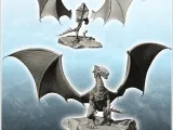 Dragon avec de grandes ailes debout sur un sol rocailleux - figurine mini-3
