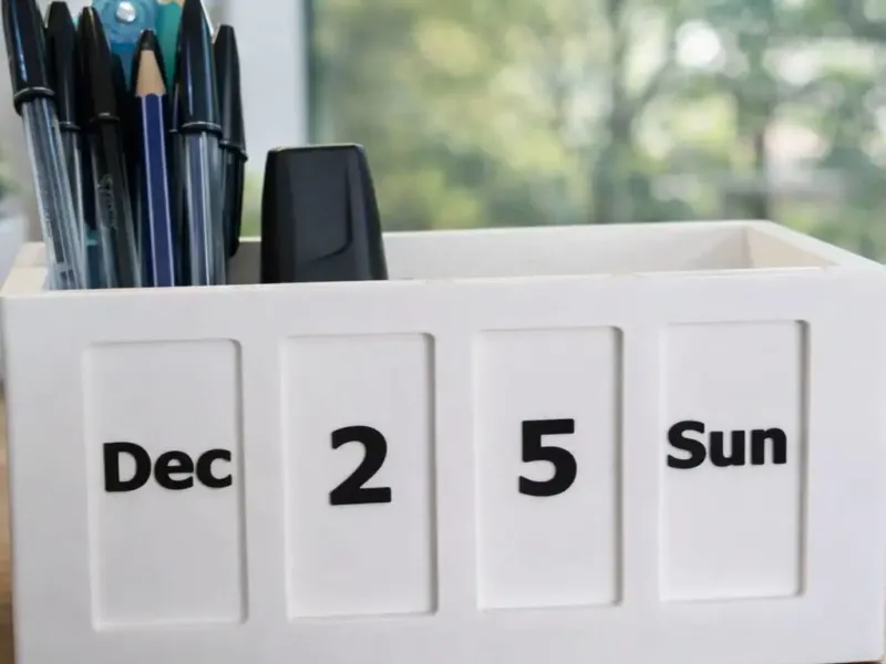 Calendar With Pen Holder