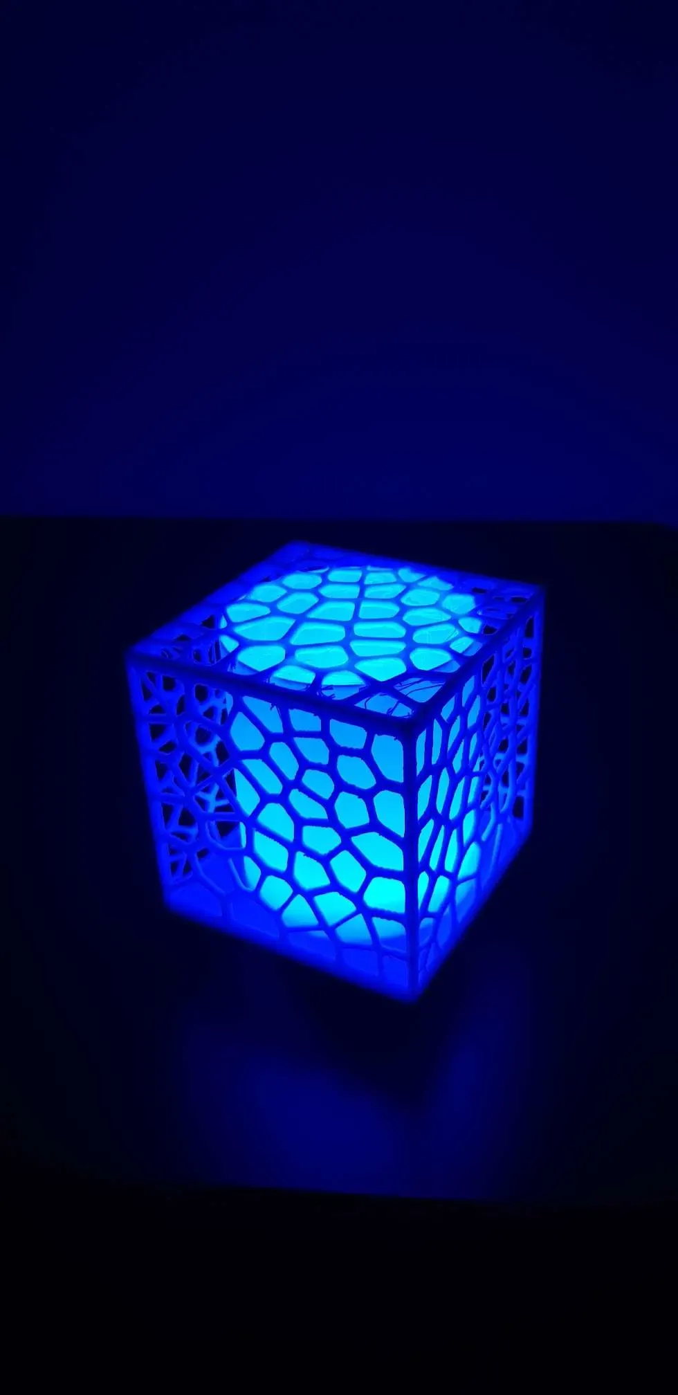 Voronoi Cube Light
