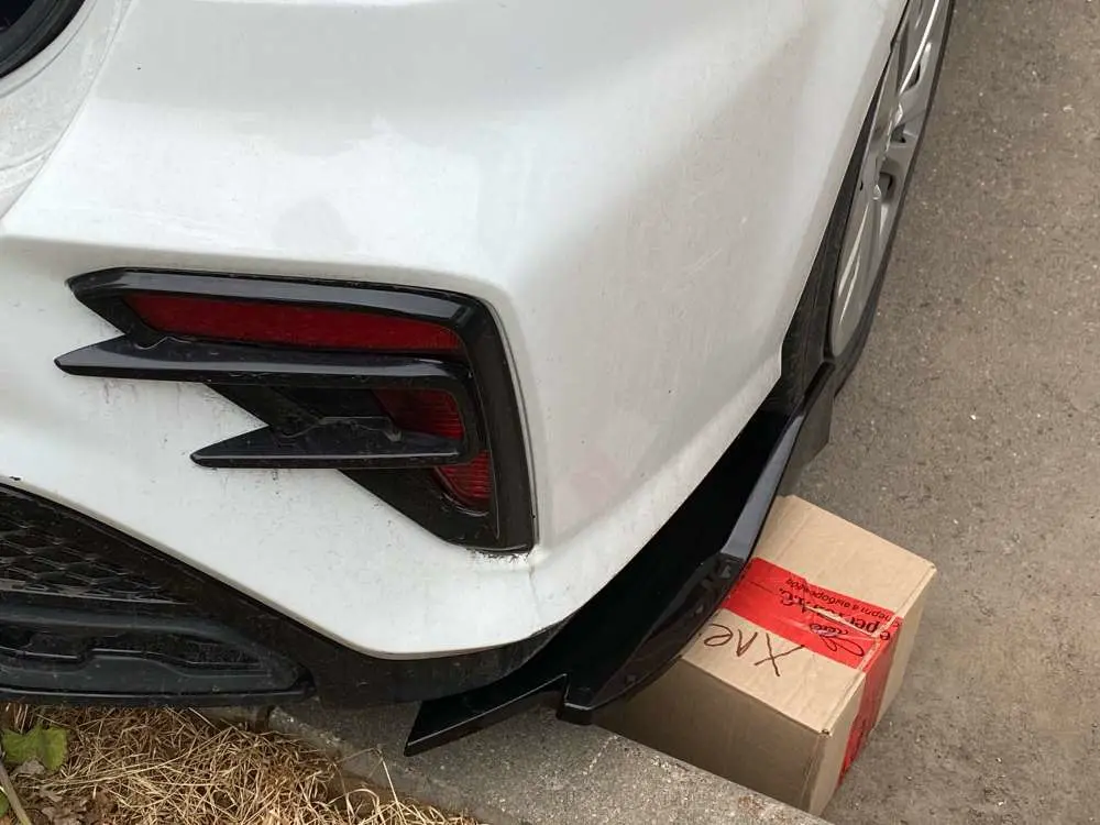 Universal rear spoiler splitter spoiler