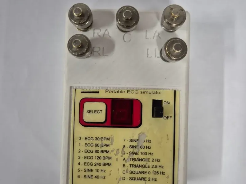 STRUCTURE POUR SIMULATEUR ECG HANDY SIM HS-14 DE R&D.