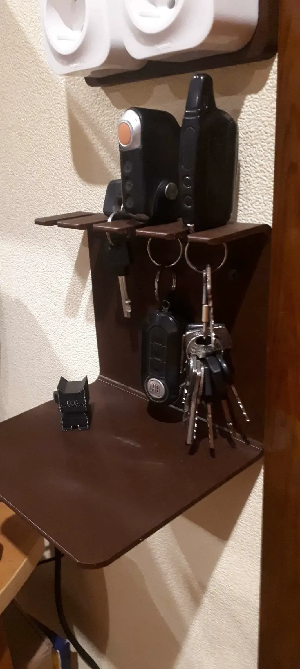 Car keys wall shelf