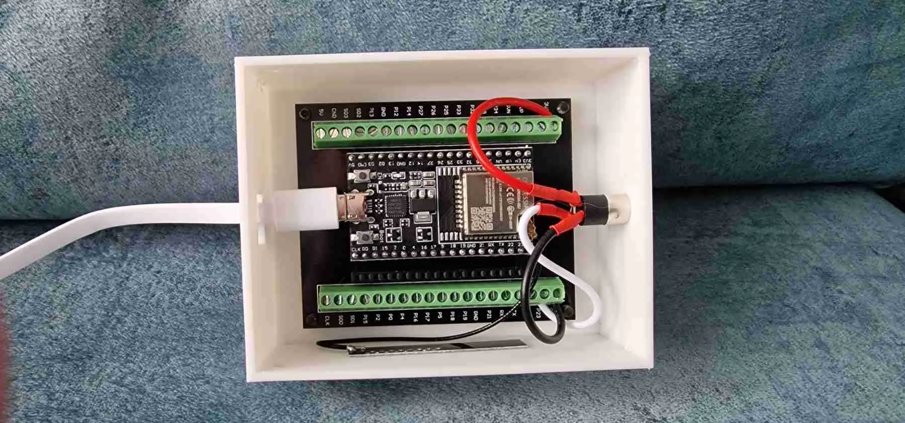 ESP32 Box with Sensor
