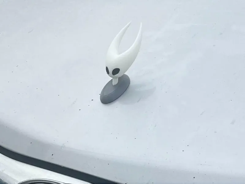 Hollow Knight Hunter inspired hood ornament (addon)