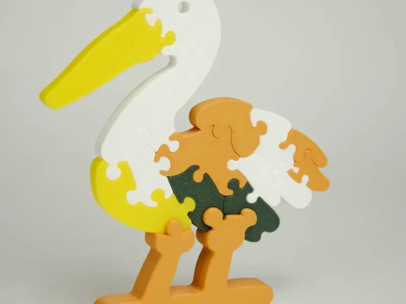 Pelican 3D Puzzle - Fun Colourful Desk Decor