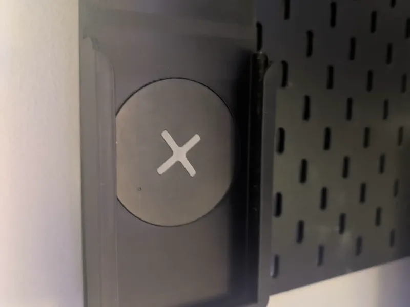 Chargeur de téléphone pour montage sur un IKEA Skadis