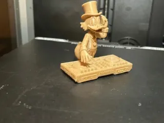 DJ  Picsou statue