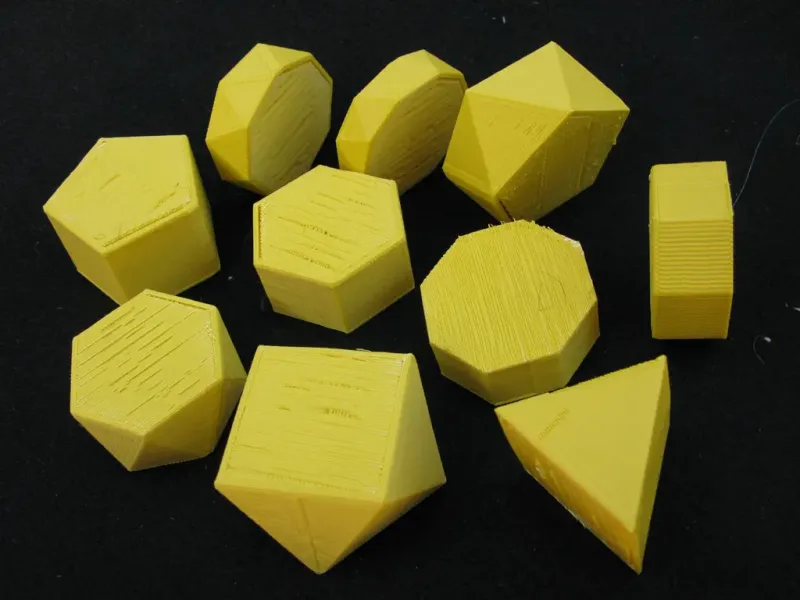 Polyèdres creux : prismes et antiprismes