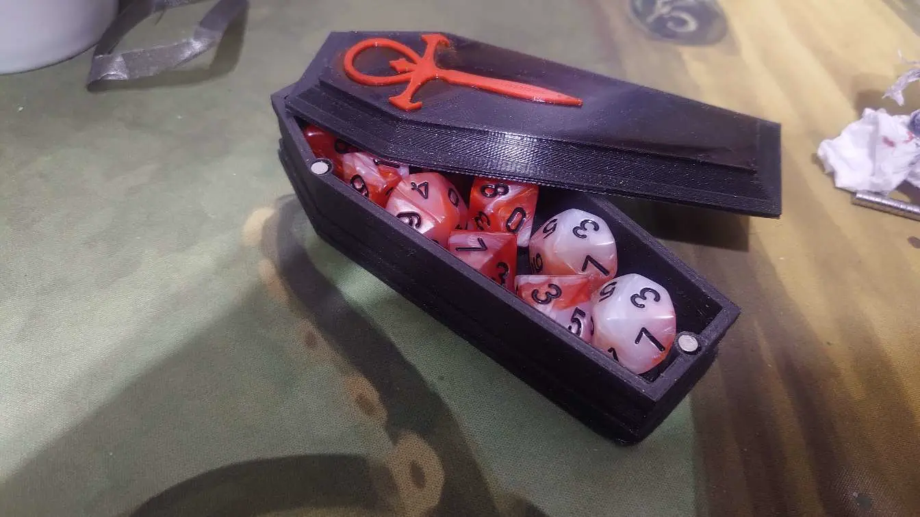 Magnetic Coffin Dice Box