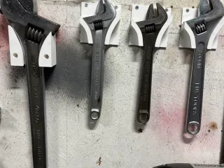 Bahco wall mount 2 sizes