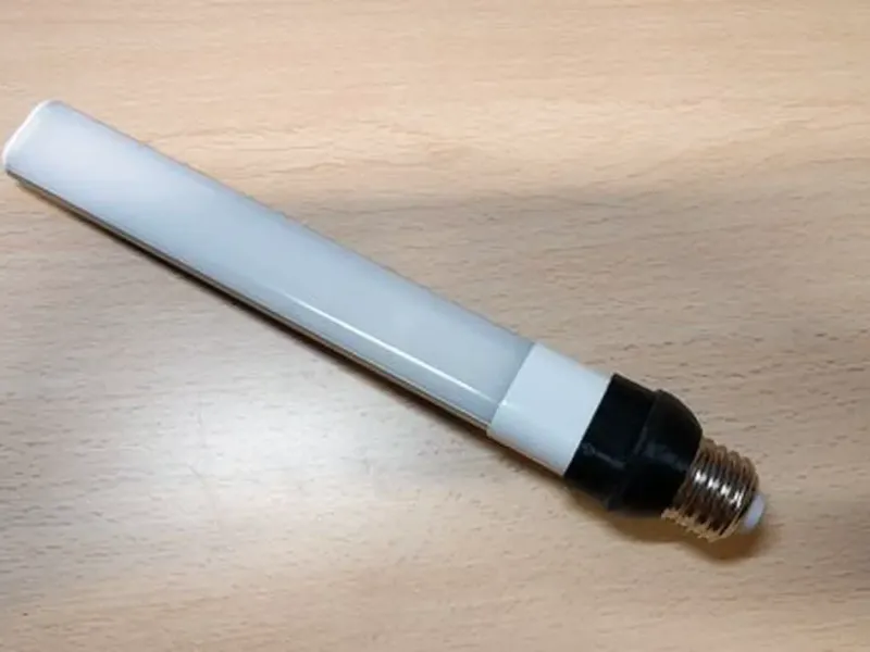 Reciclagem de uma lâmpada LED G23 para E27