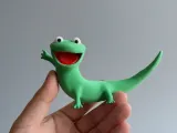 Tom Lizard waving hand-3