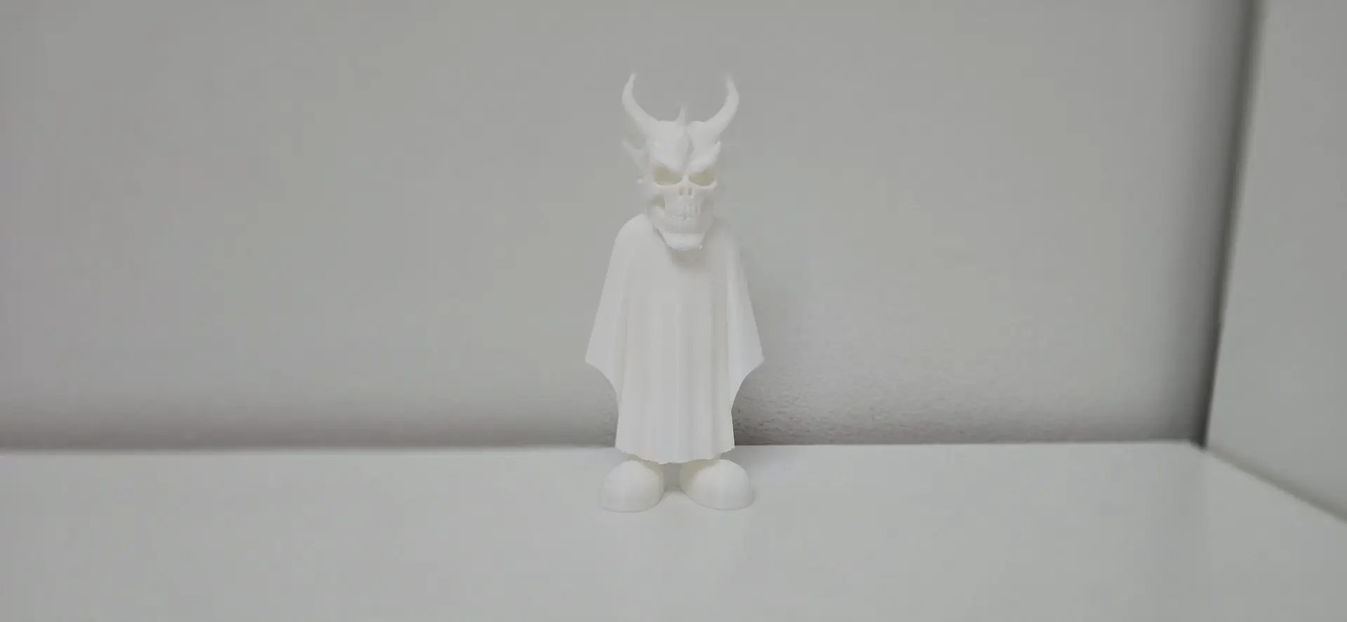 Horned Skull Phantom – Halloween Spirit