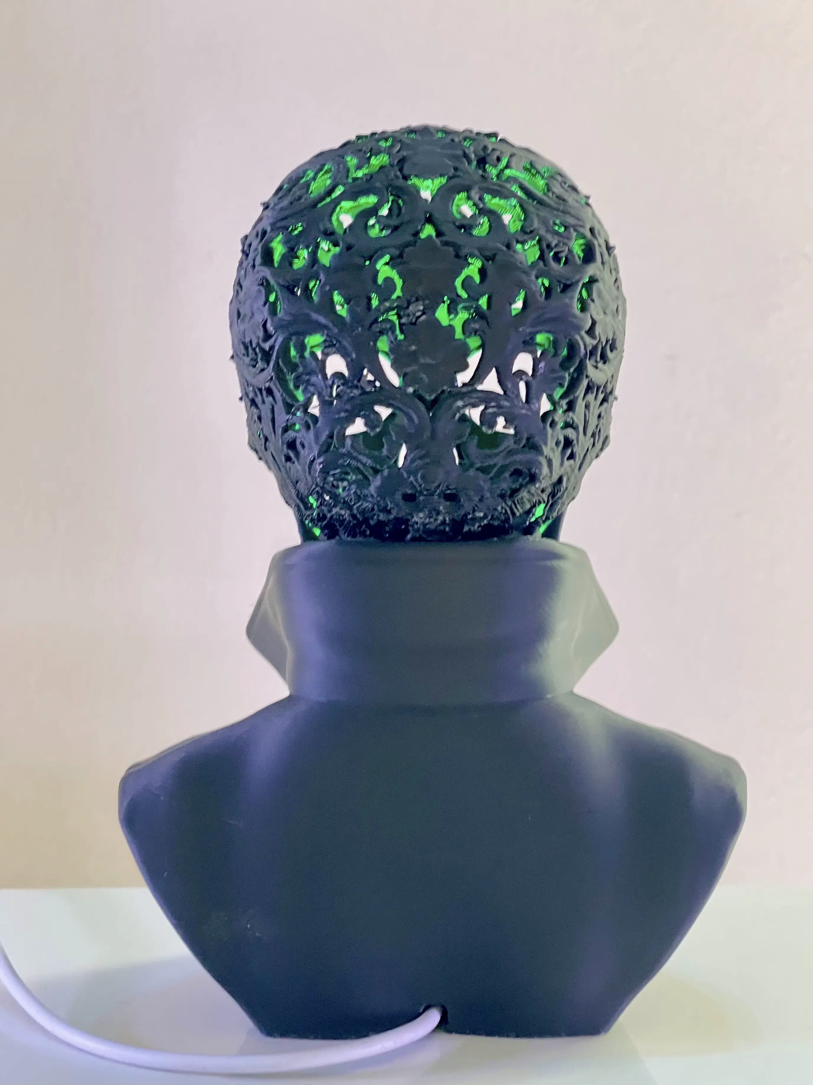 GOTHIC FILIGREE SKULL LAMP