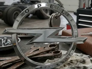 Opel Logo Keychain – 3 Color / Single Color Option