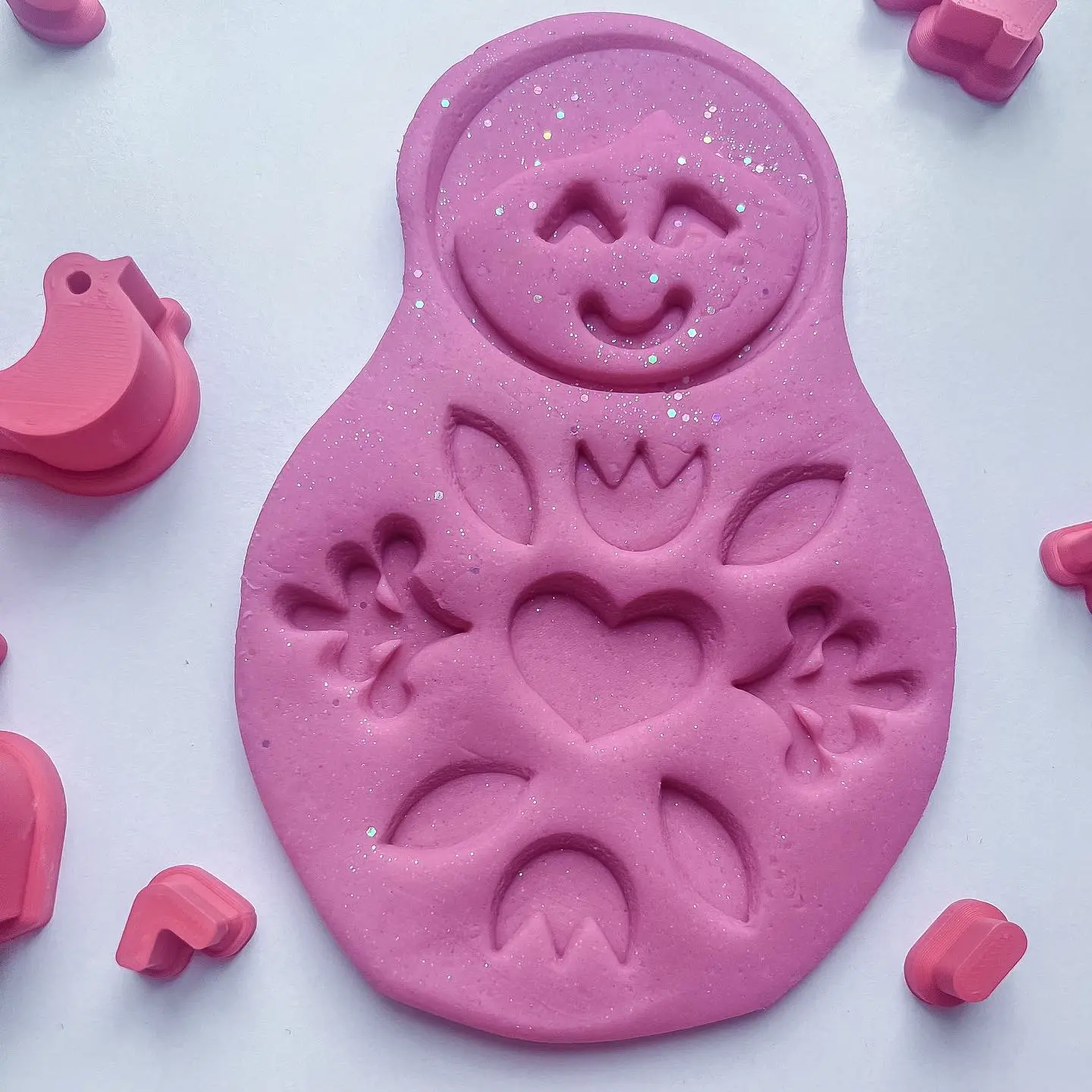 Set de découpage et de tampons pour poupées Matryoshka - 34 pièces