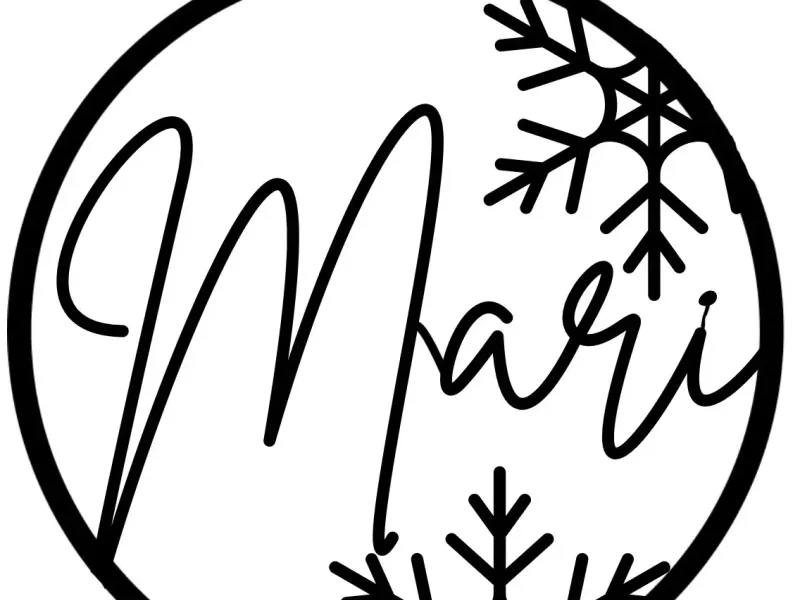 Bola navideña personalizada con el nombre de Mari