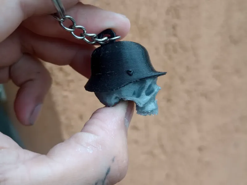 Skull Helmet Keychain ww2