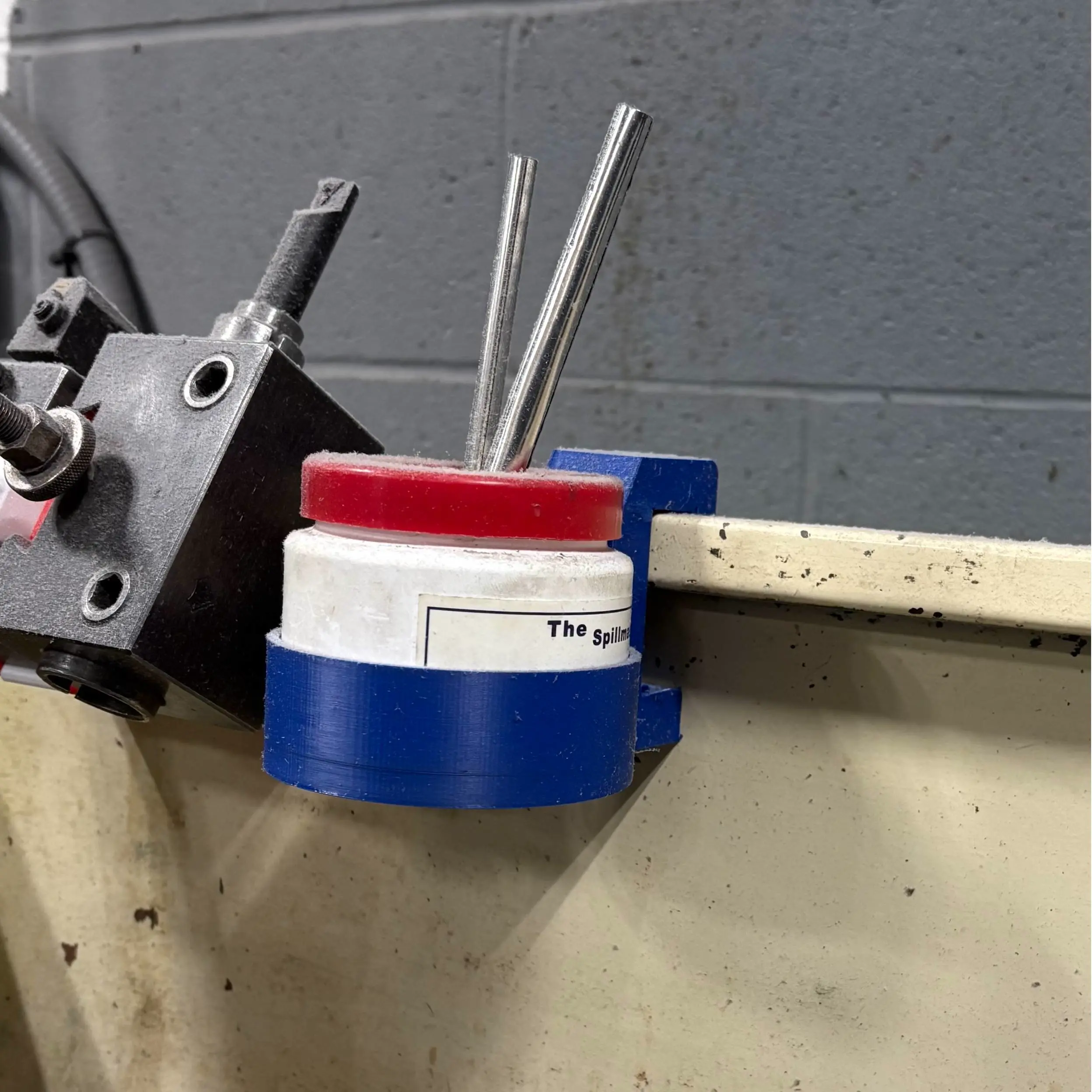 spillmaster container holder for lathe