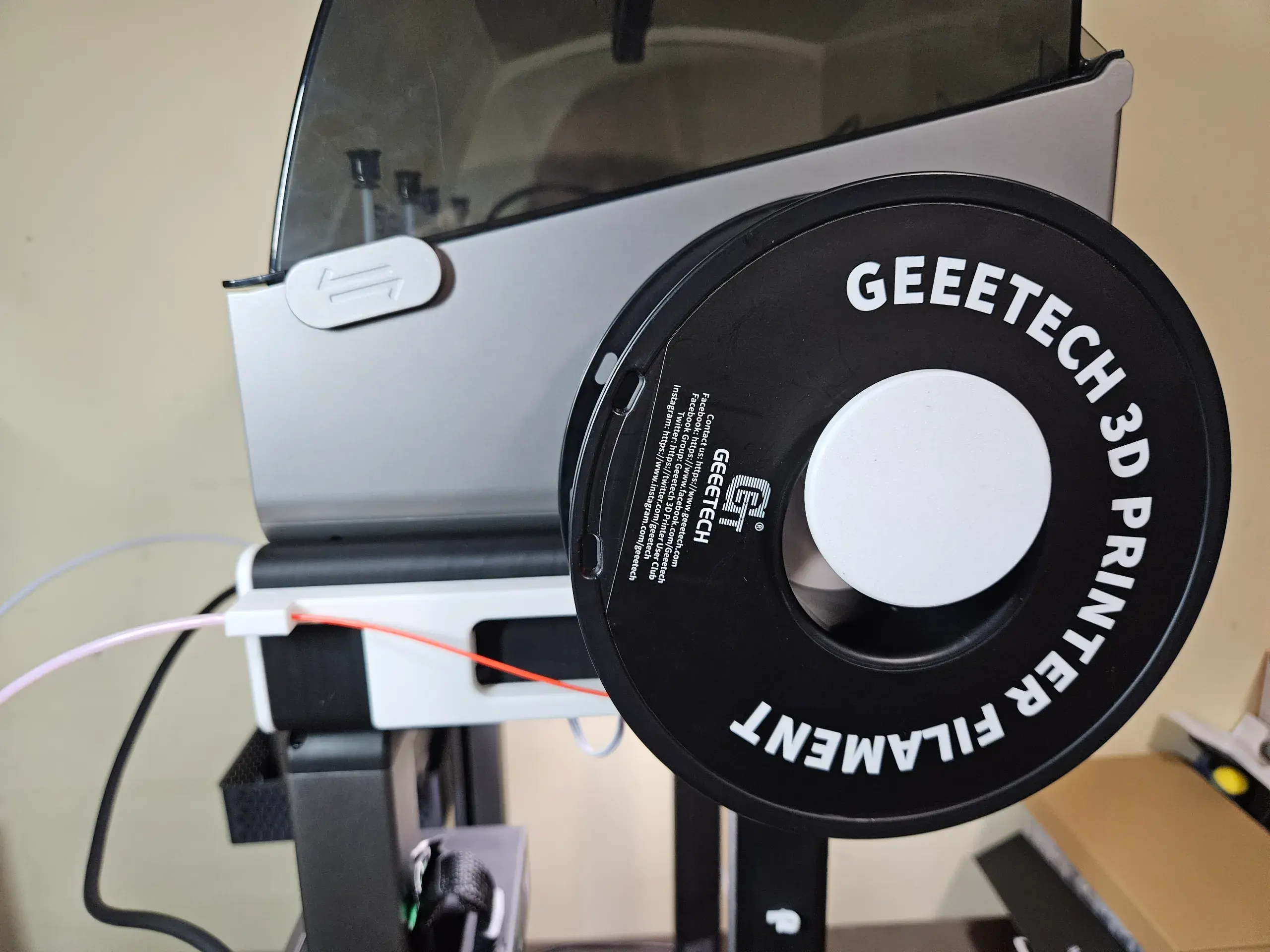 Interchangeable external spool holder