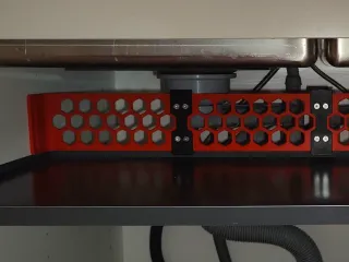 Stop things to fall back on the shelf.