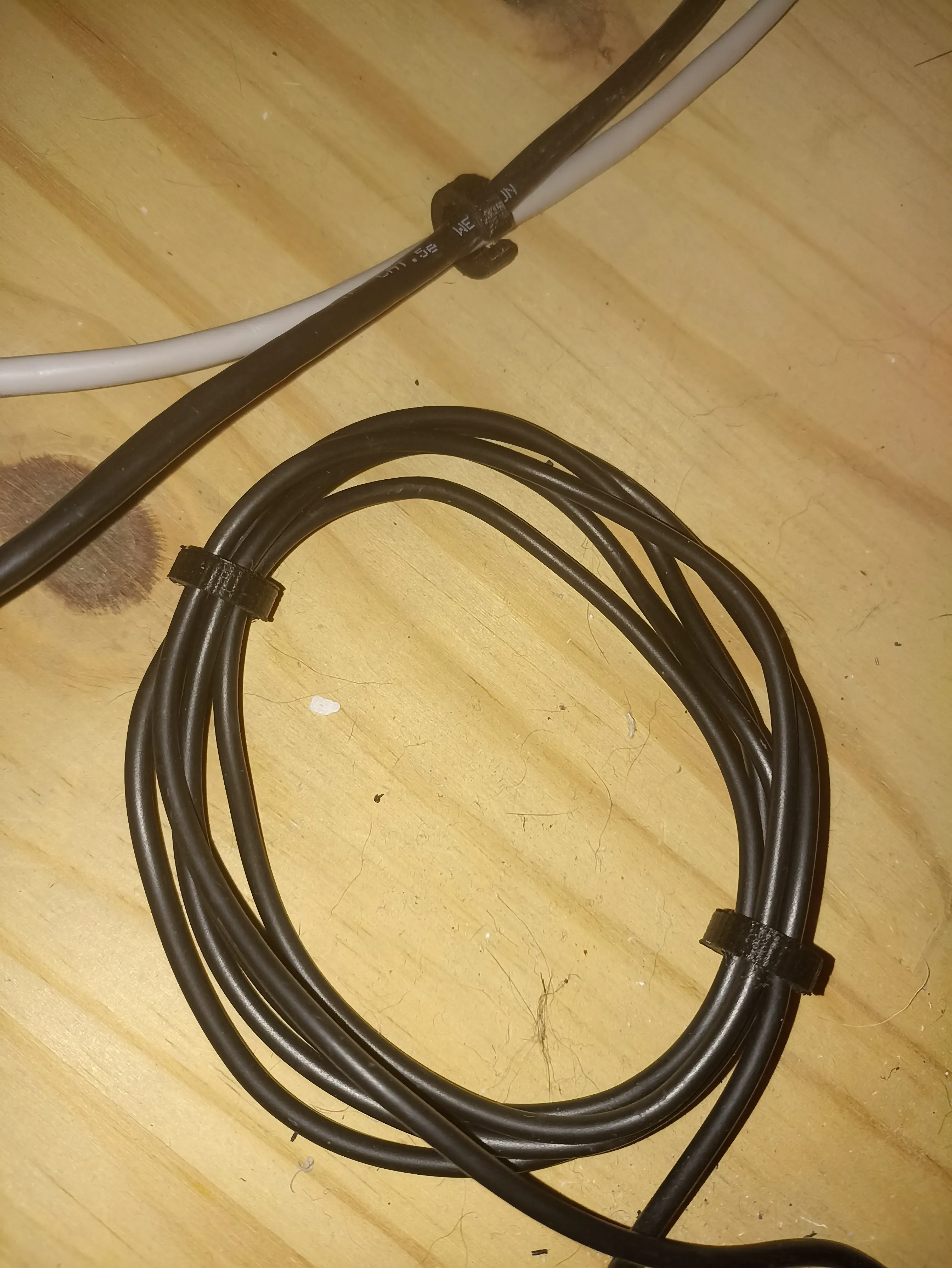 Collier pour câble / Cable tie