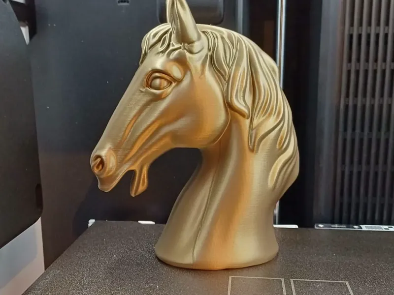 Elegancia Equina Dorada