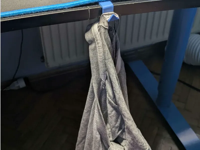 Table mounted clothes hanger