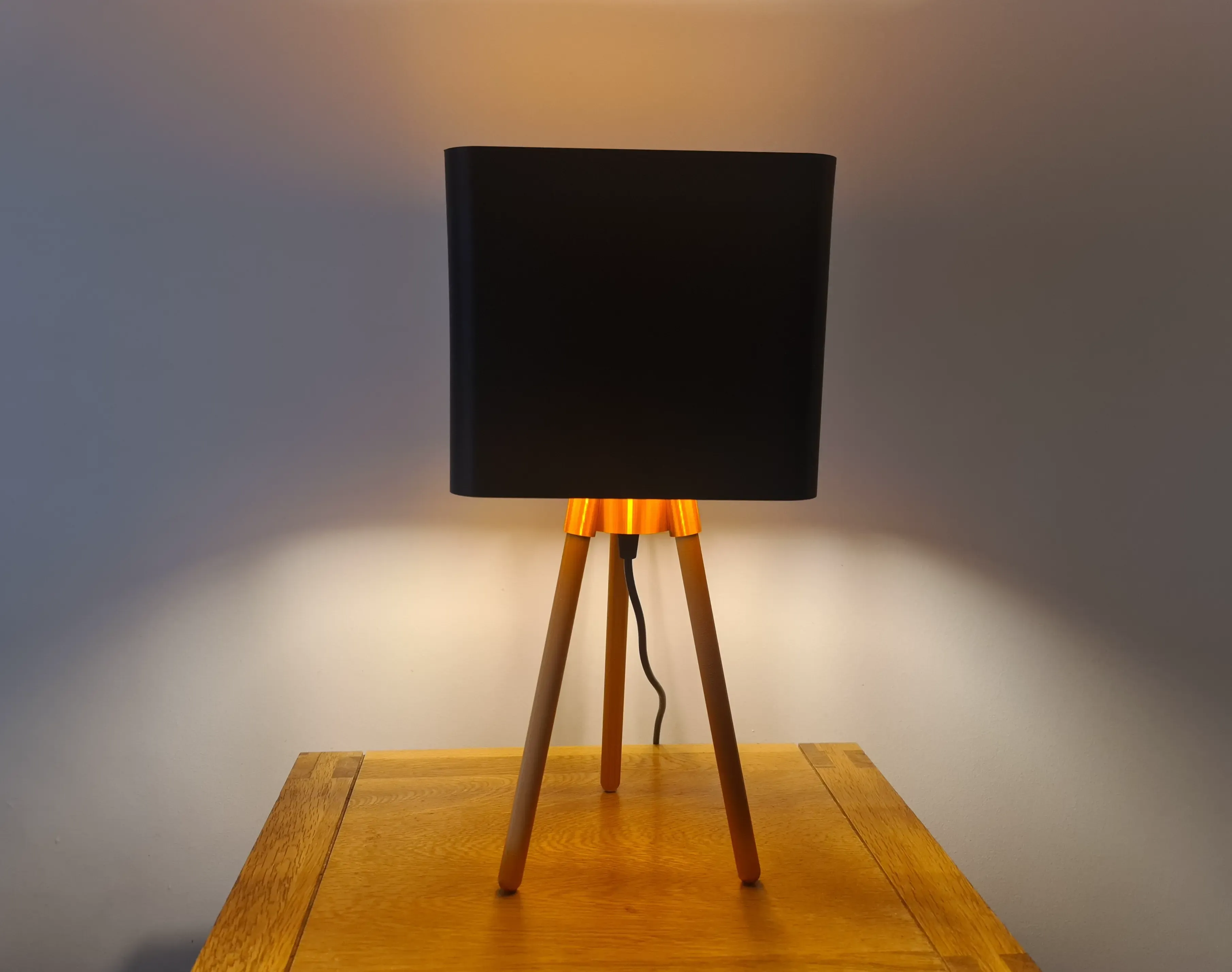 Modern Stylish Tripod Cube Lamp with removeable shade liner
