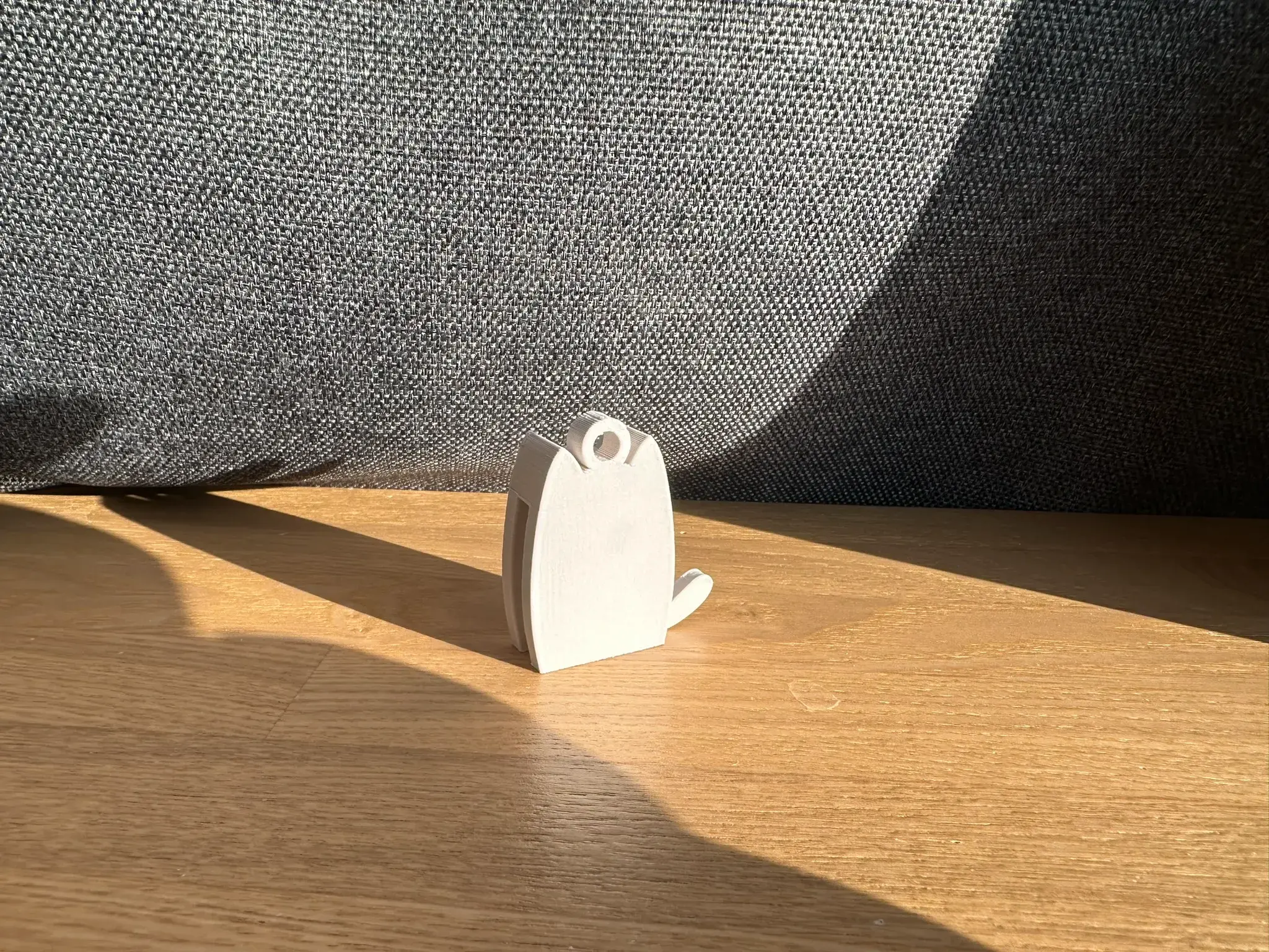 Сat with dangling tail