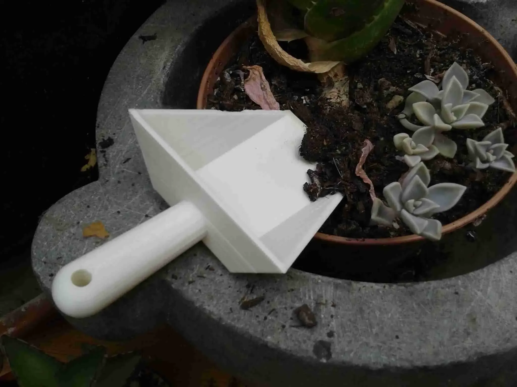 Very small gardening shovel v6