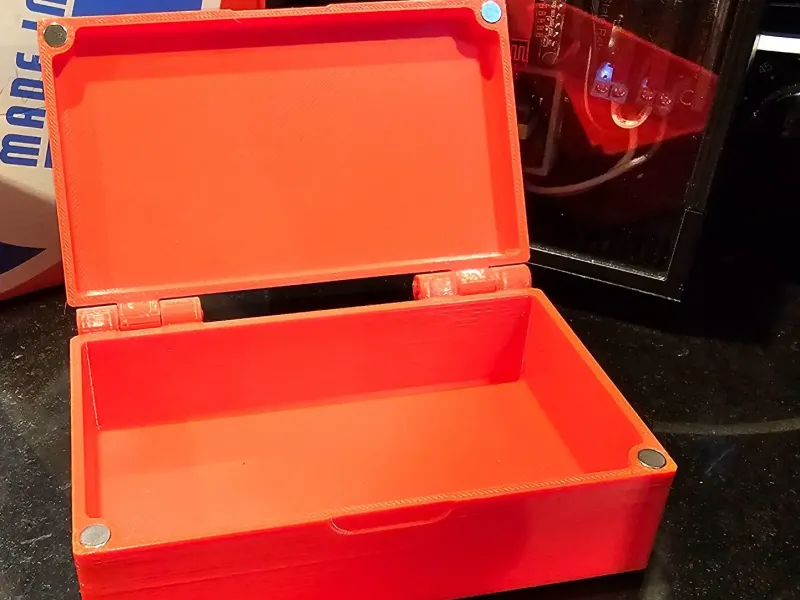 Another box with magnetic closure