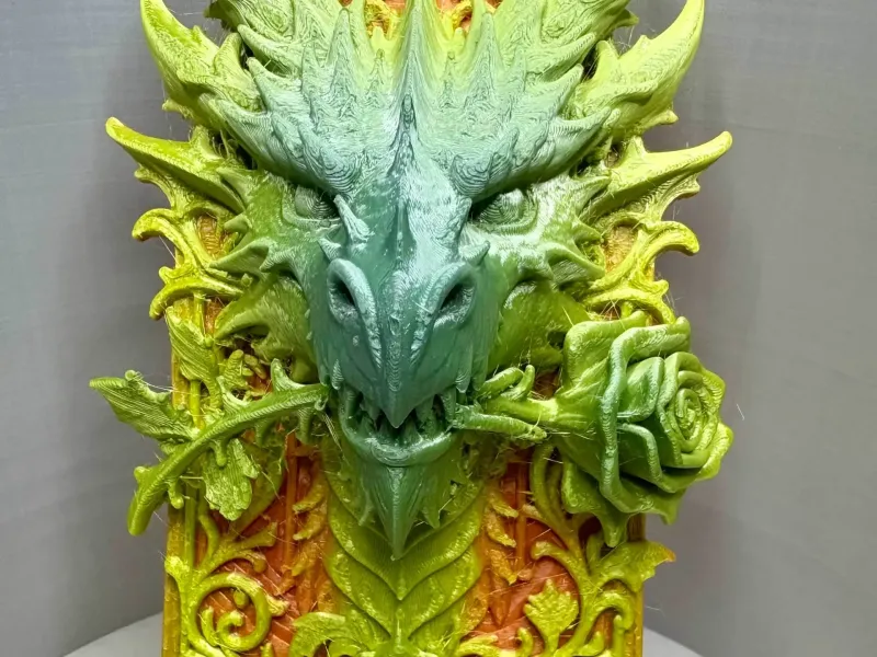 Rose-Thorn Dragon Crest
