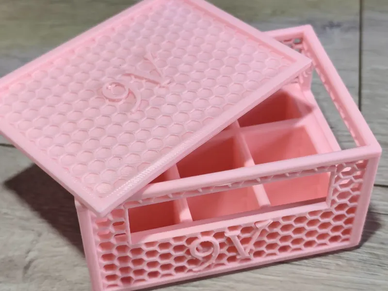 BiG box with lid for 9 9V batteries