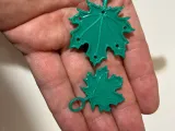 Maple leaf medallion with hanger-1