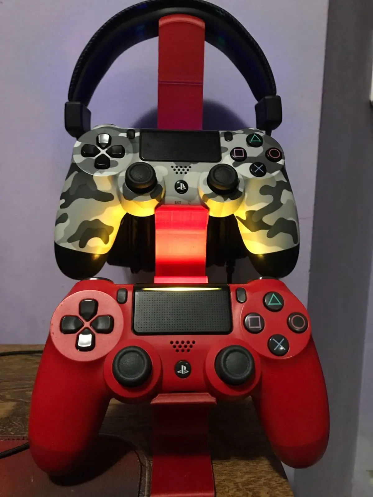 CONTROLLER & HEADPHONES STAND