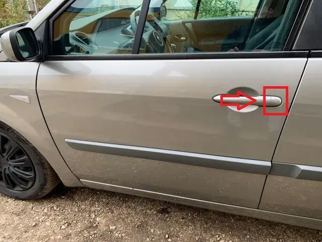 Renault Scenic 2 lock cover