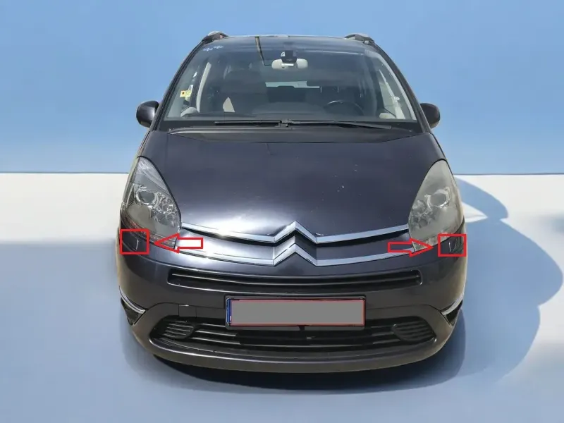 Citroen C4 Picasso headlight washer cover