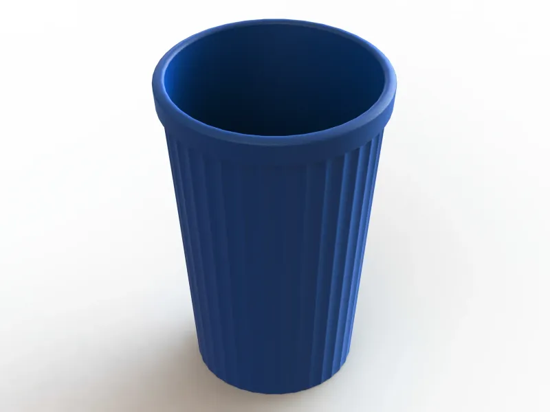 Facettierter Plastikbecher