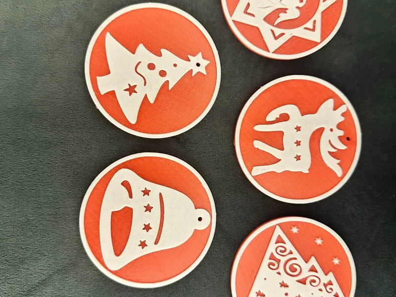 お祝いの3Dプリントクリスマスオーナメント：楽しいコレクション！
