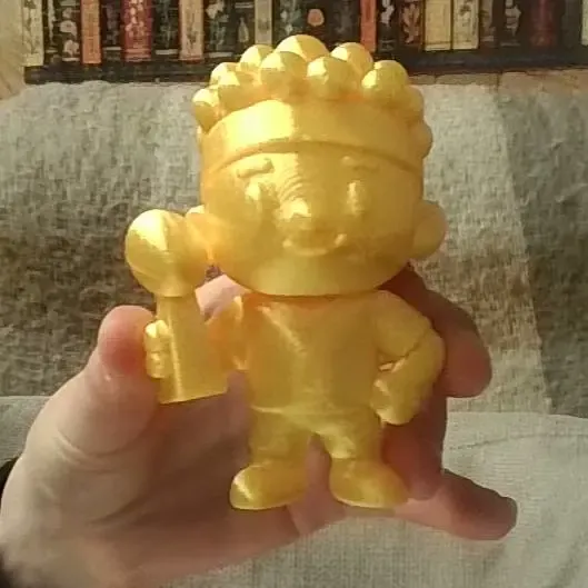 帕特里克·马霍姆斯手持超级碗奖杯