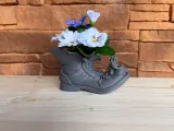 Macetero decorativo con forma de bota-3