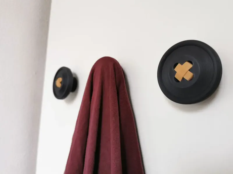 Crochet mural à boutons