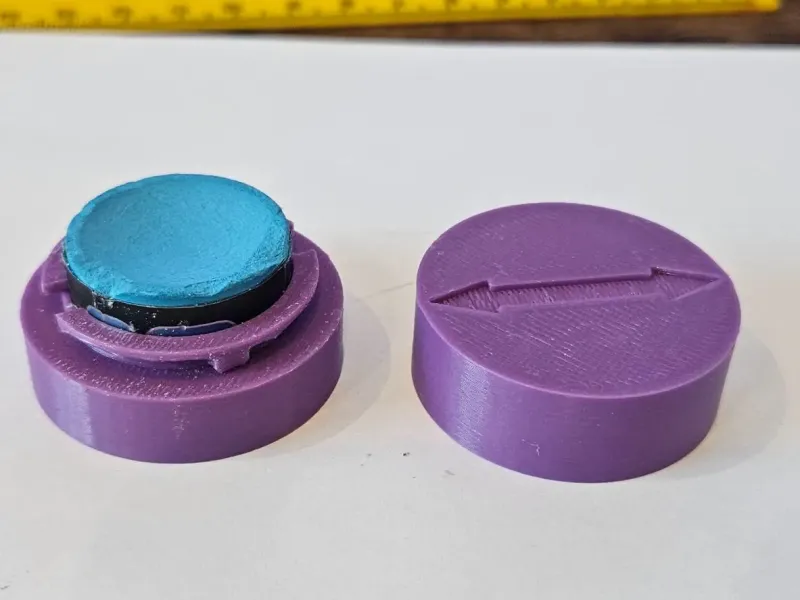 Chalk holder for round TAUM pool chalk