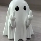 fantasma mostrando dedo 