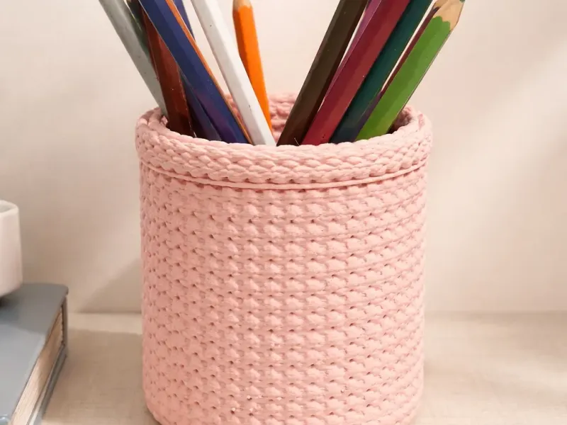 crocheted pen holder