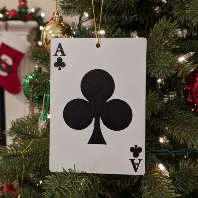 Adornos navideños de árbol con cartas de tréboles